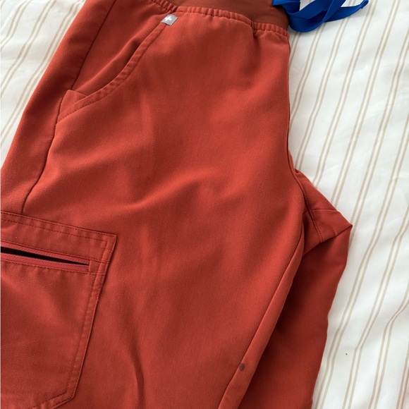 Figs Auburn Women’s Scrub Set - Picture 2 of 2